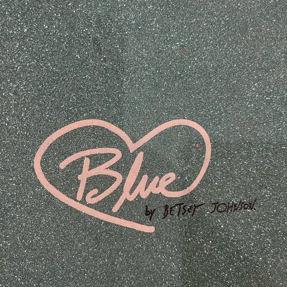 High Heels - Picture 9 of 10